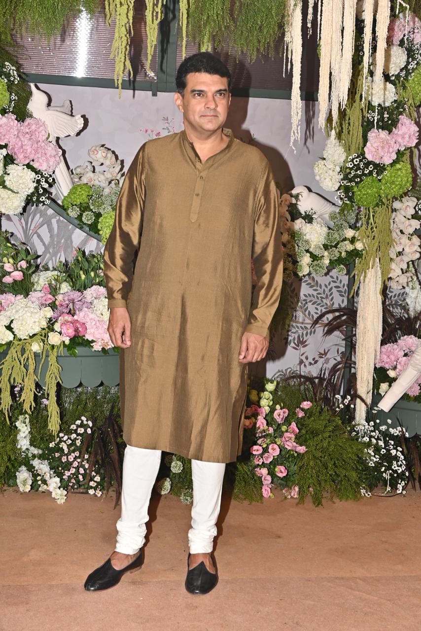 Sidharth Roy Kapur arrived sans Vidya Balan at the engagement party