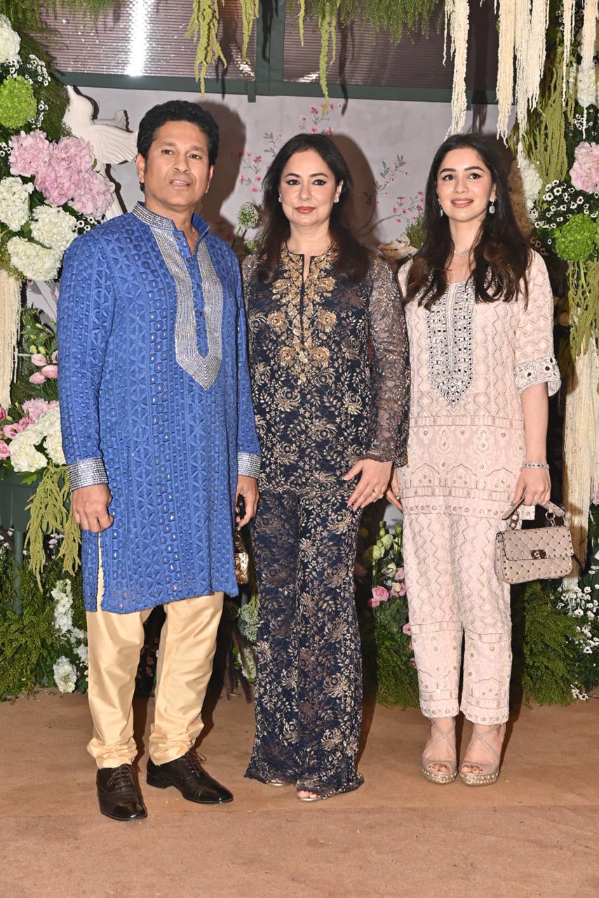 Sachin Tendulkar arrived with his wife Anjali and daughter Sara at the engagement party