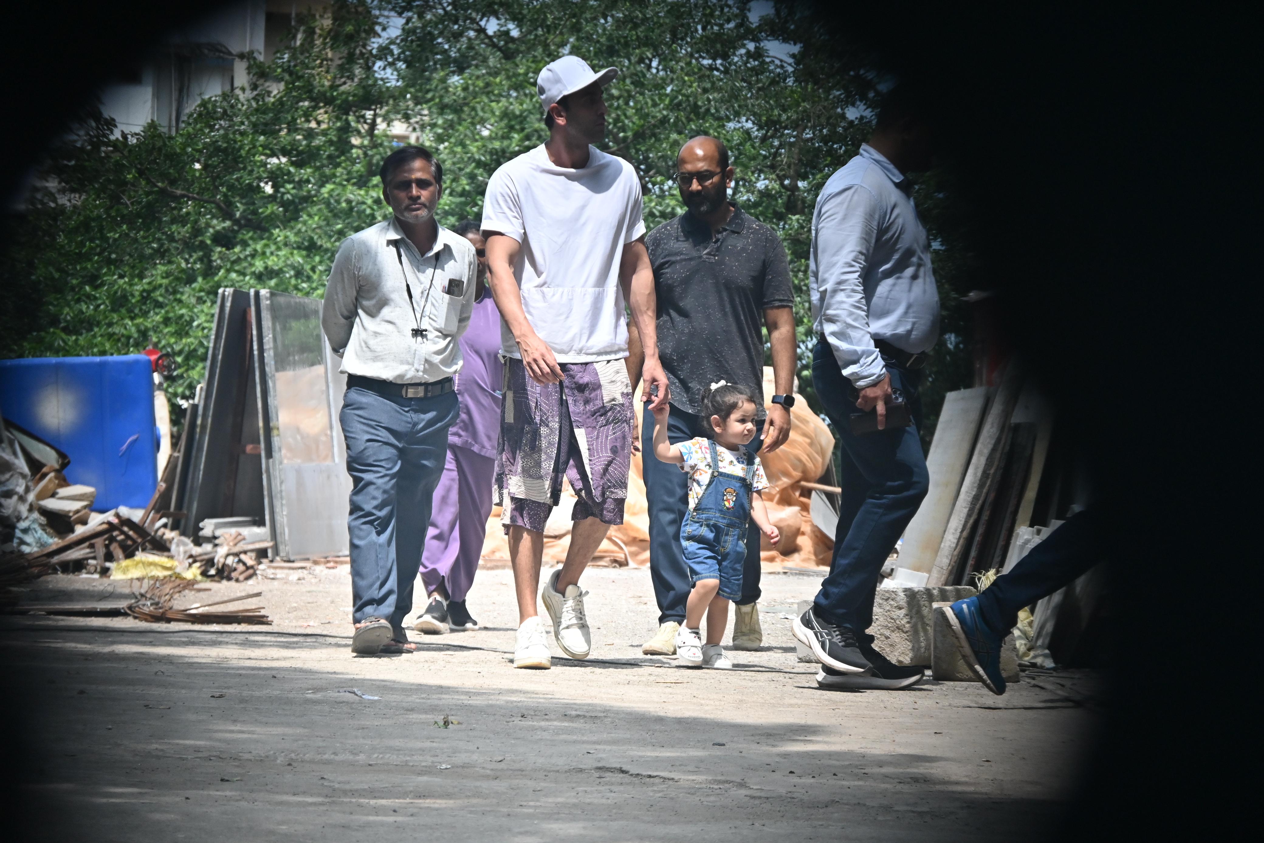 The day kicked off with Ranbir Kapoor being spotted with his baby girl Raha at their new home