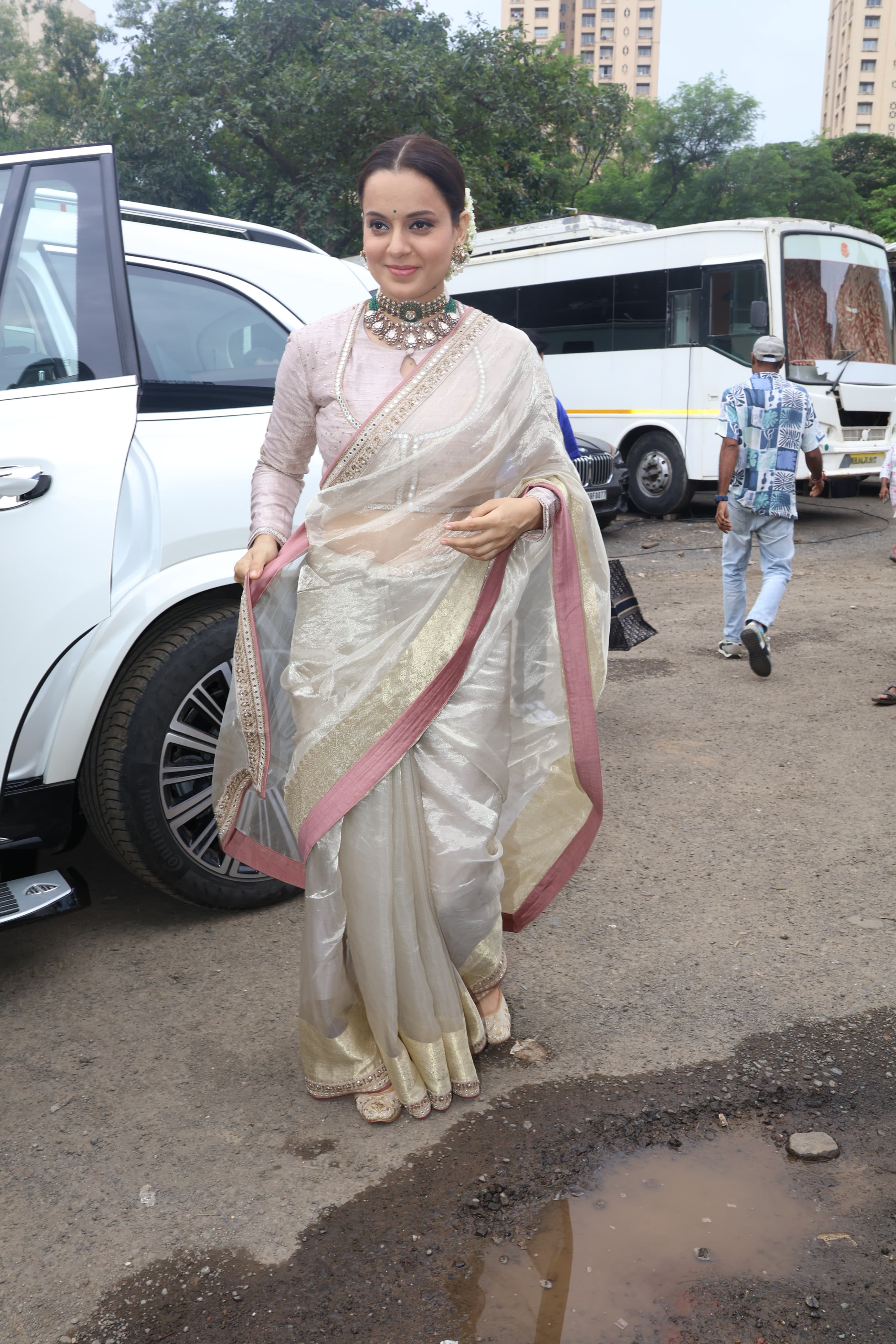 Bollywood actress Kangana Ranaut was spotted at the Laughter Chefs set today