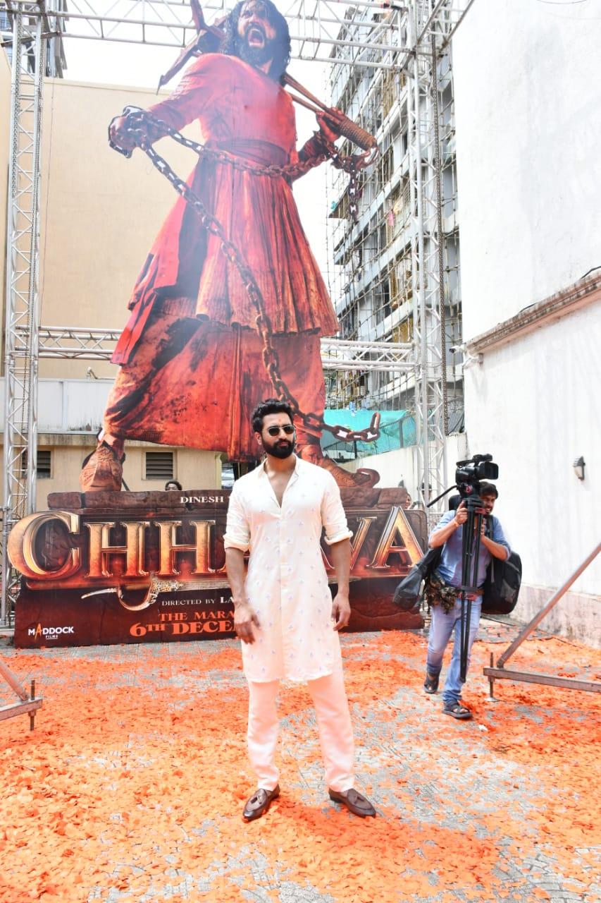 Vicky Kaushal looked regal as he revealed Chhava poster today