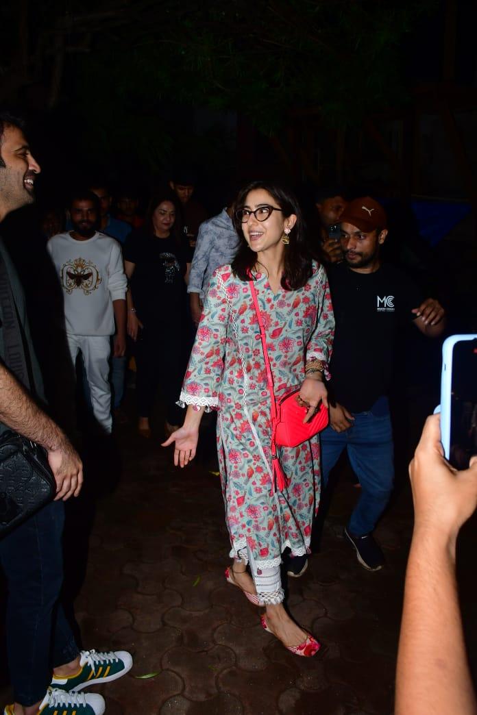 Sara Ali Khan dazzled the Mumbai paparazzi with her beautiful smile in Versova