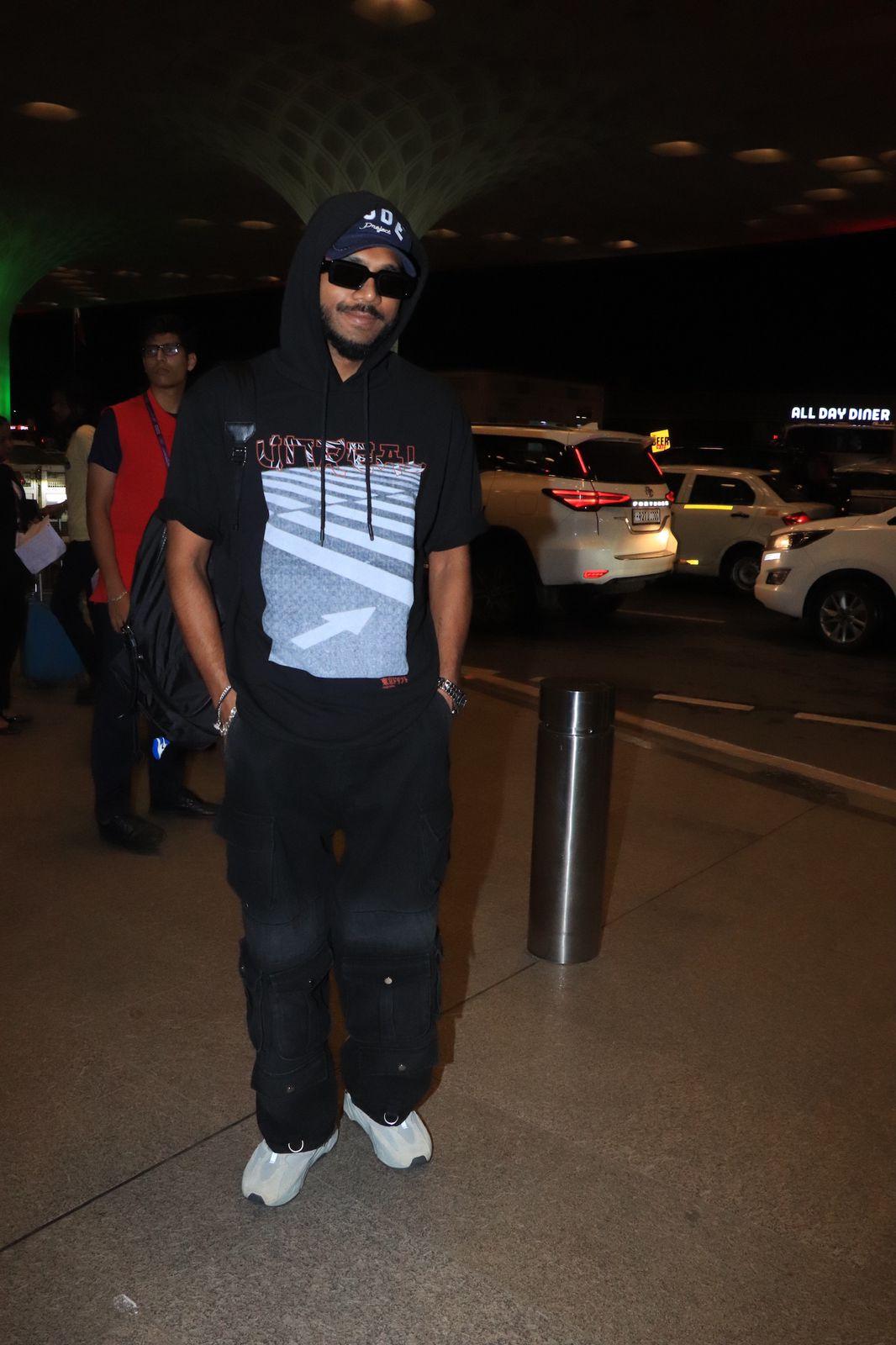 Singer King was clicked at the Mumbai airport in the wee hours of the morning