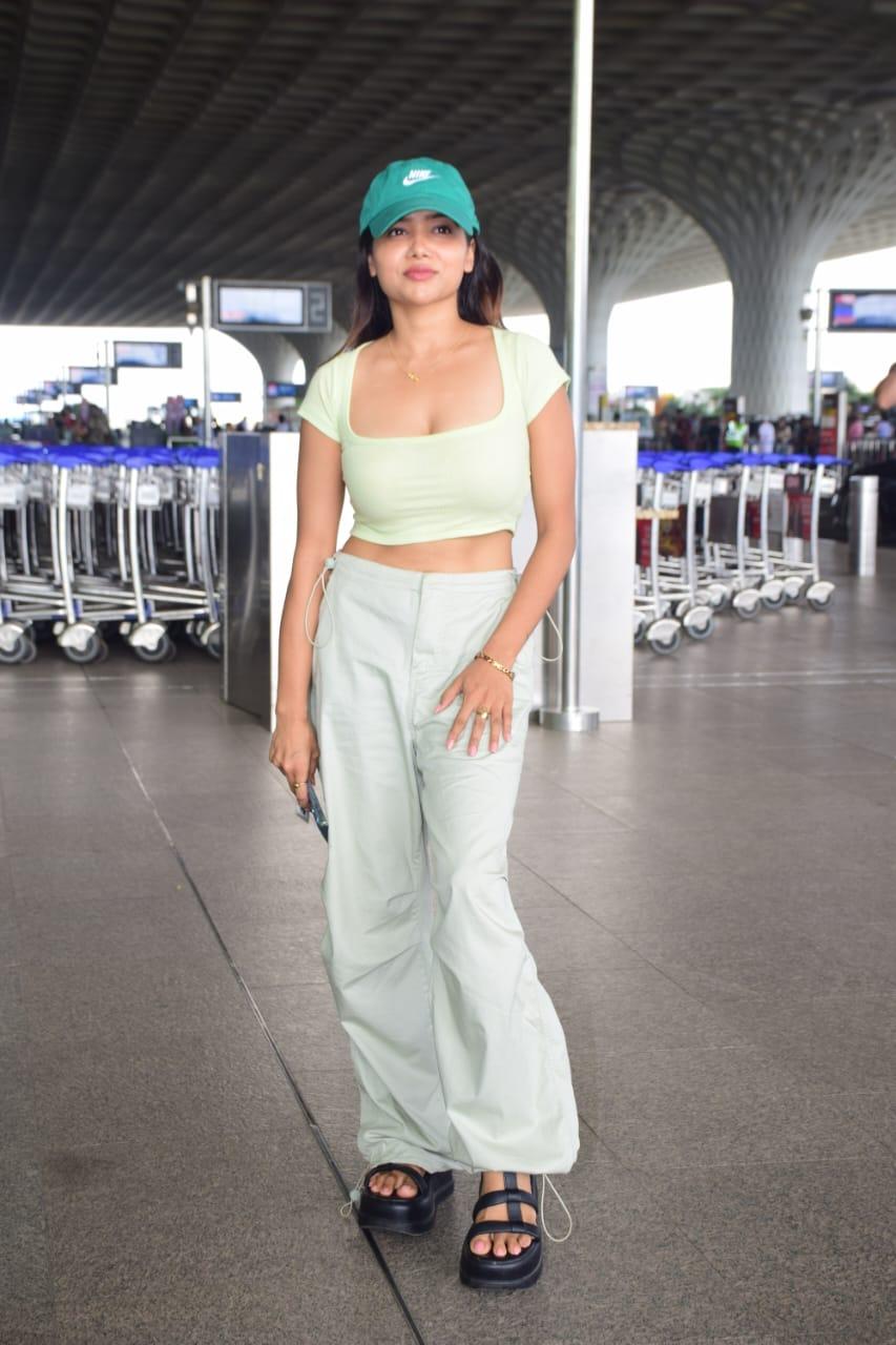 Manisha Rani sported a smile as she posed for the paparzzi