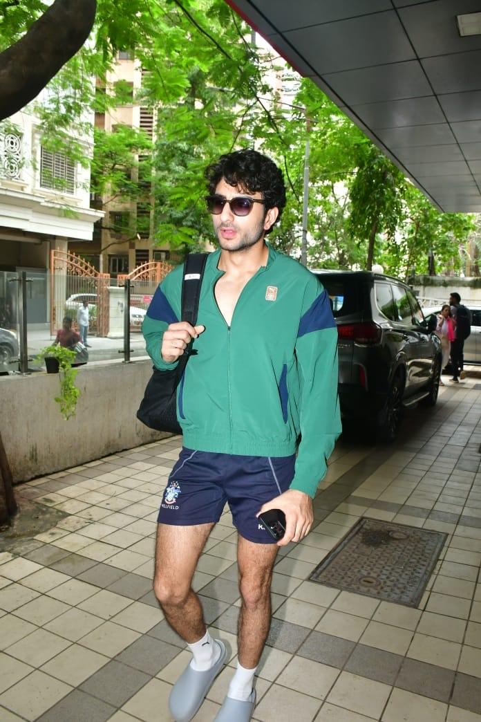 Ibrahim Ali Khan showed off his signature charm after a workout session in Mumbai
