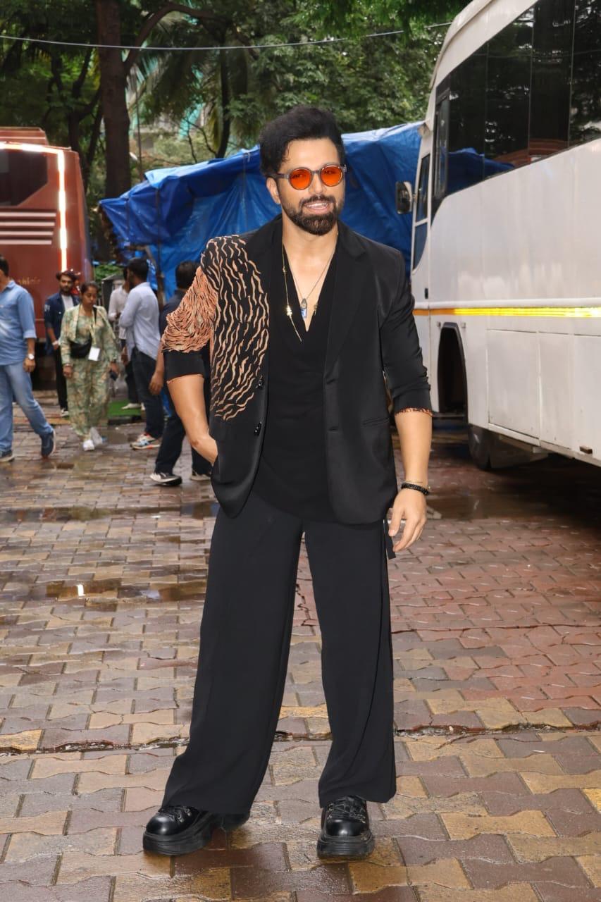 Sony Entertainment Television's  photo-op on Aapka Apna Zakir’s set with the star cast of Stree 2