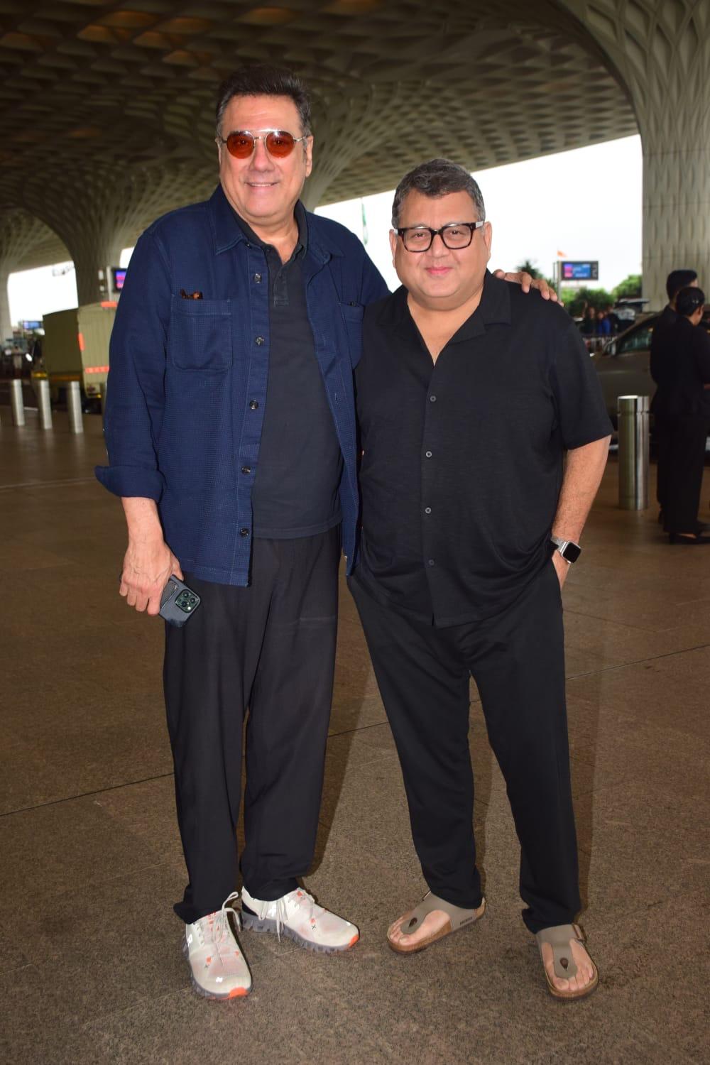 Boman Irani looked cool as she posed for the paparazzi at the Mumbai airport