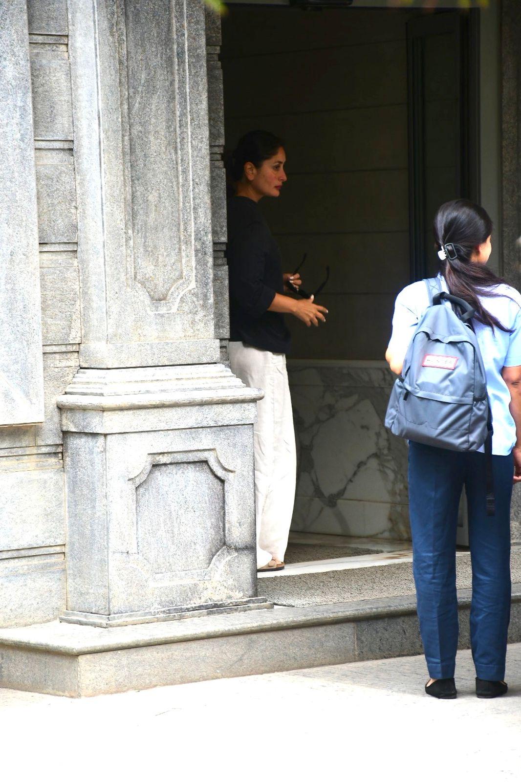 Kareena Kapoor Khan was clicked at her father Radhir Kapoor's residence today