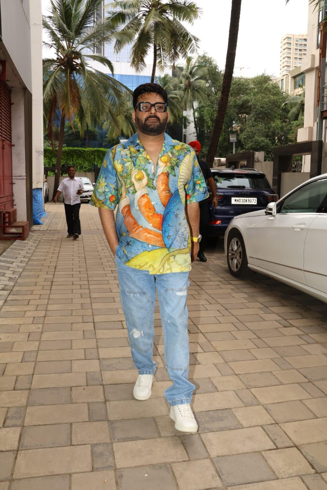Everyone's favourite comedian Kapil Sharma brought some smiles to the pap's faces as he was spotted
