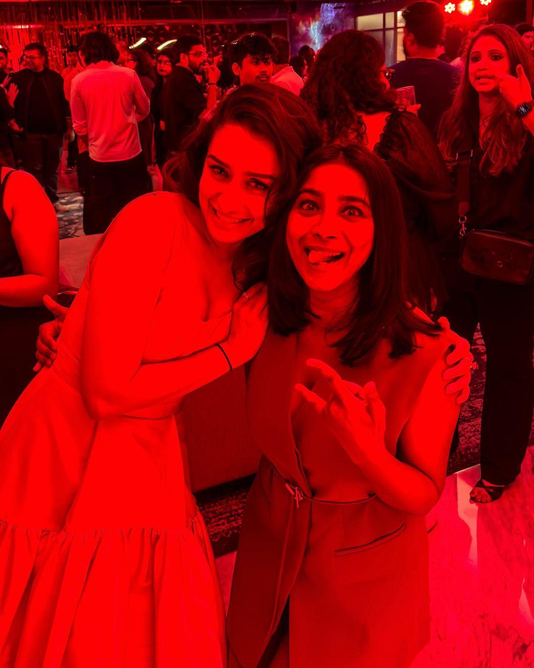 Anushka and Shraddha look like they are having the best time at the event