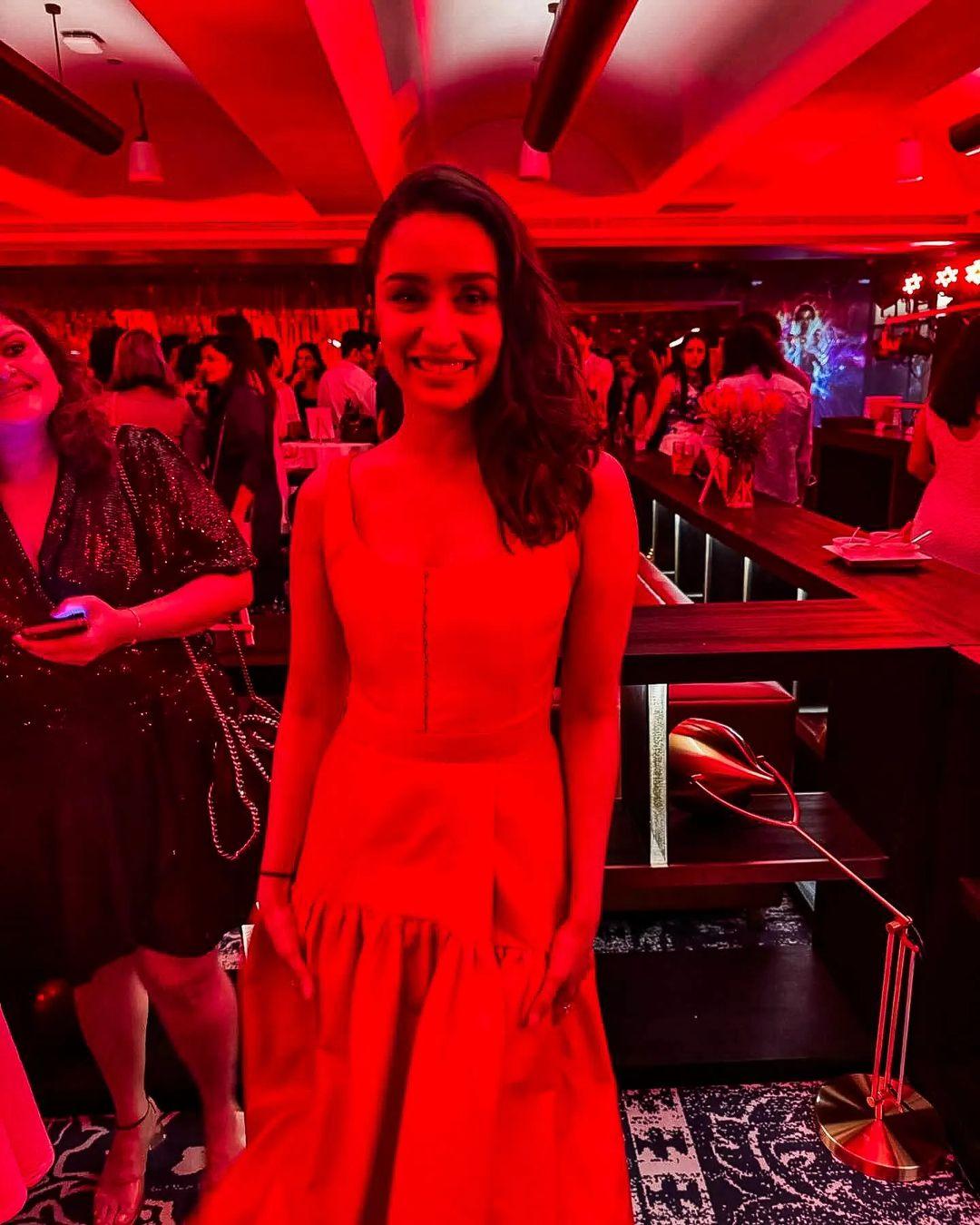 How stunning does Shraddha Kapoor look in this picture?