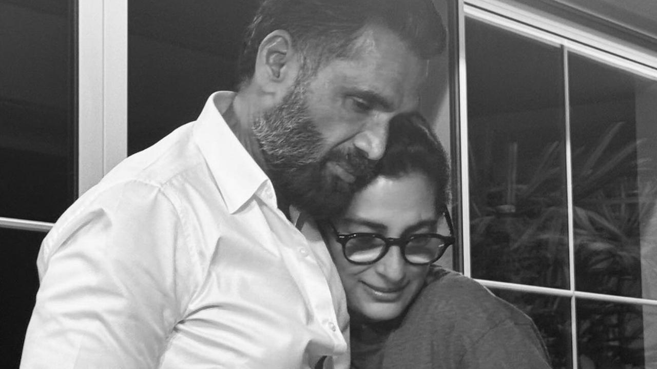 Suniel Shetty hugs his wife Mana tight in a loved up birthday wish