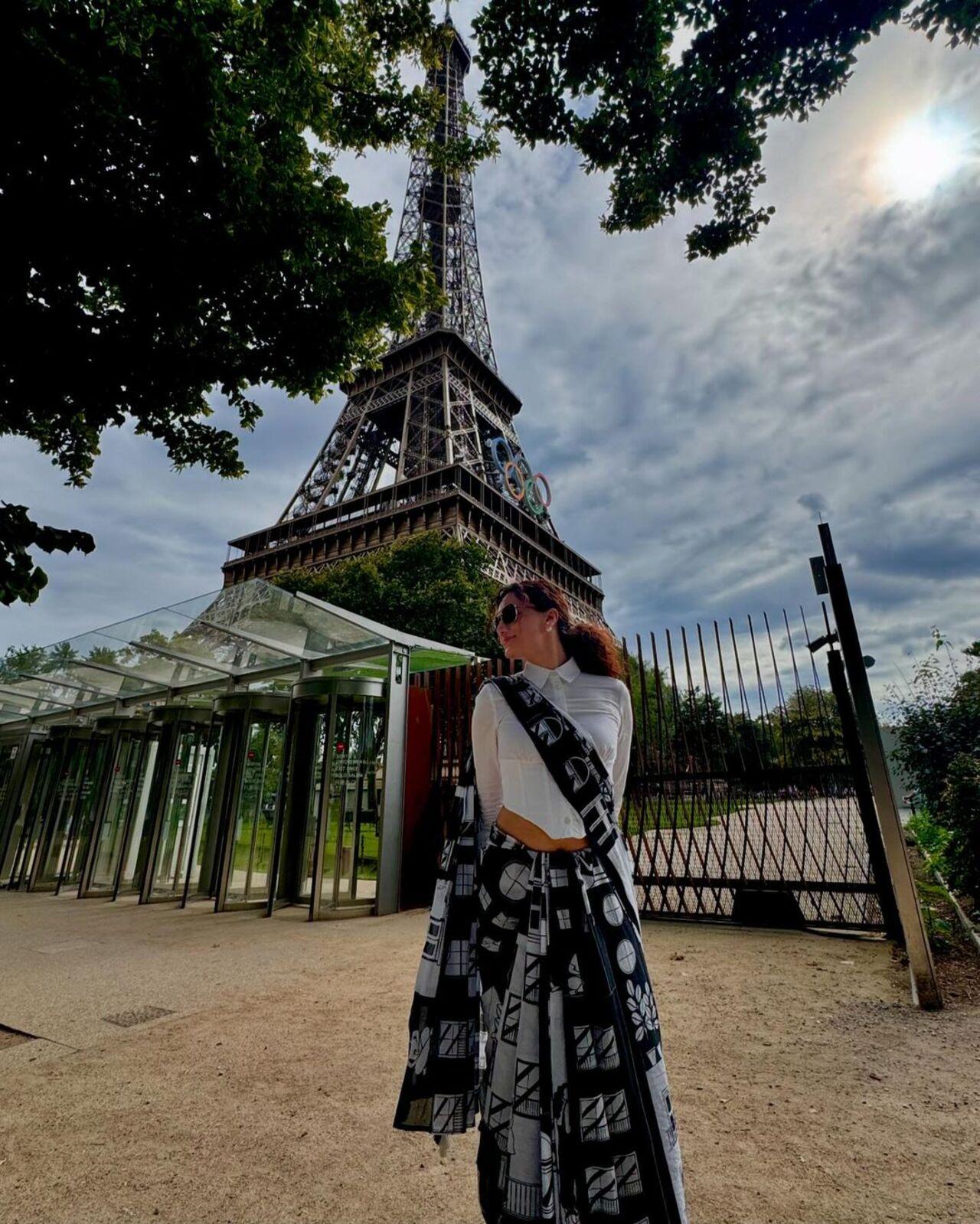 Taapsee made a mandatory visit to the Eiffel Tower and wrote, “A very touristy day that turned into a crazy athletic showdown.”