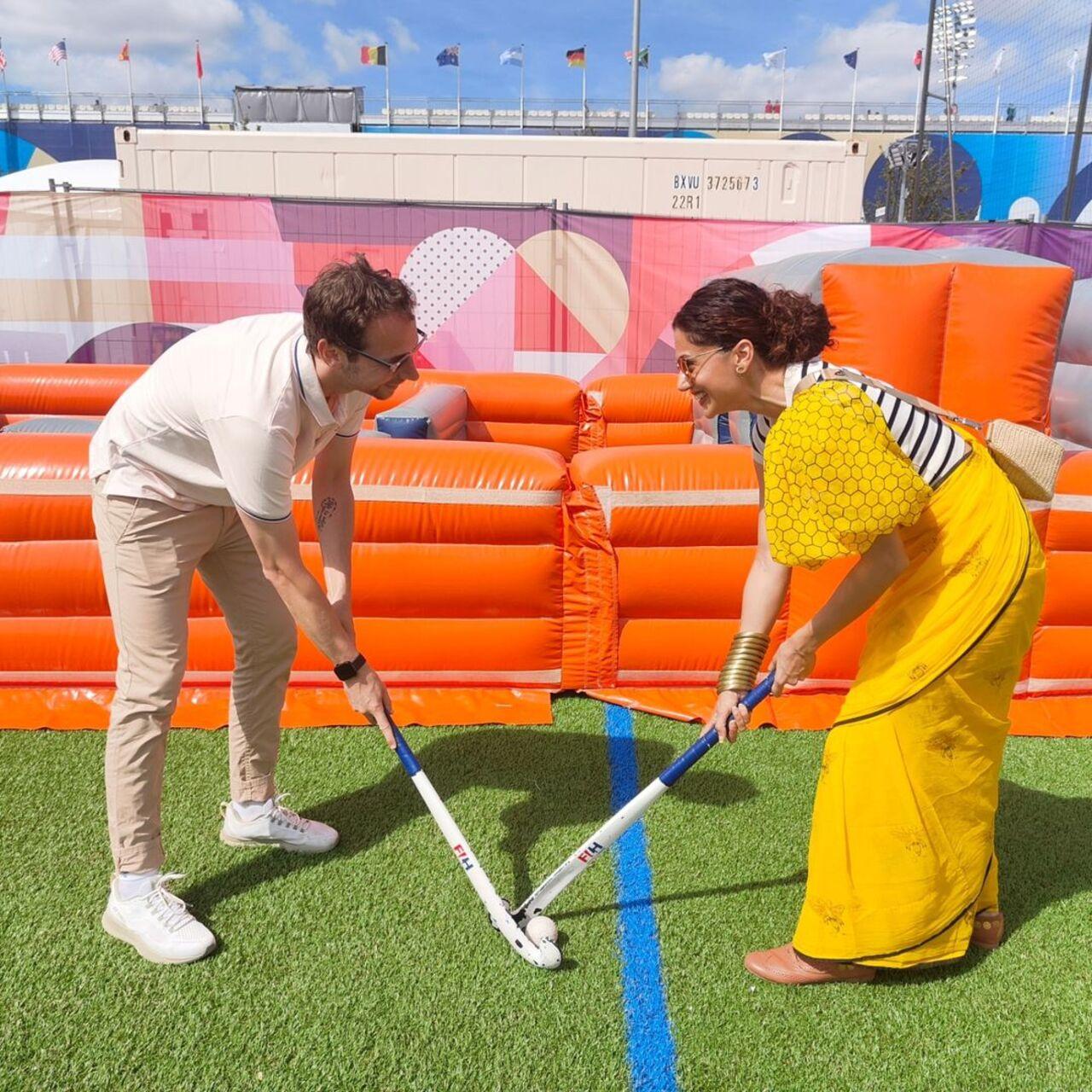 She also perfected the art of hockey alongside her husband Mathias Boe, all while wearing a bright yellow saree. 