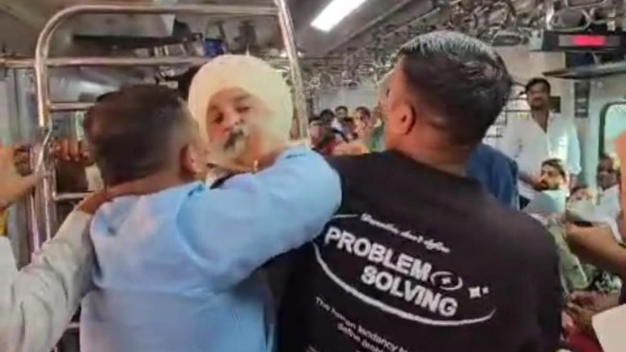 TC attacked onboard Mumbai AC local train after being fined
