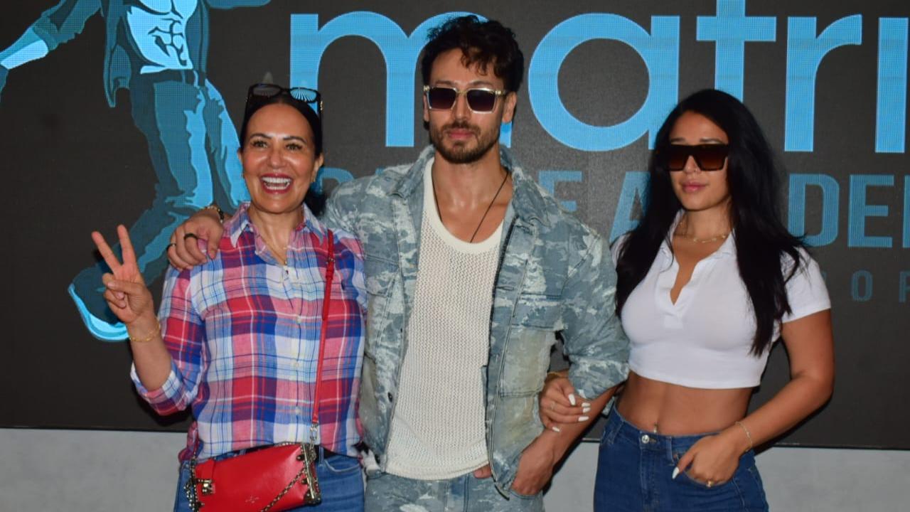 Tiger Shroff launches his dance academy, mother Ayesha Shroff and sister Krishna cheer for him