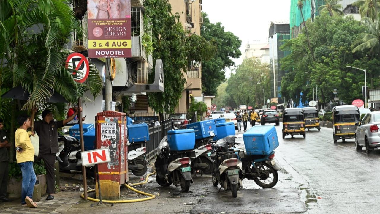 The narrow space was making it challenging for people to walk safely, the passerby stated