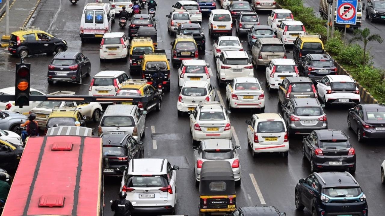 Alternative routes for the Sion ROB closure include Sulochana Shetty Marg near Lokmanya Tilak Hospital, Sion; Chunabhatti to BKC Connector; and Chembur-Santacruz Link Road. Two- and three-wheelers are not allowed on the Chunabhatti connector