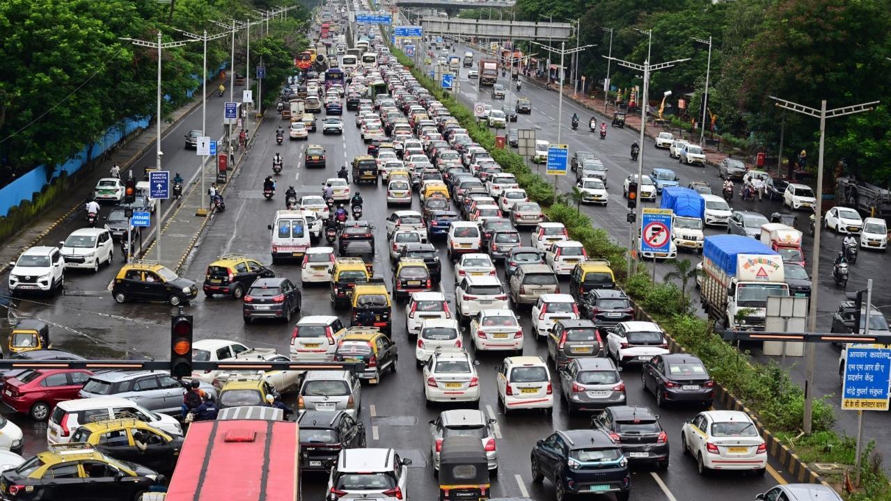IN PHOTOS: Motorists face traffic snarls on Eastern Express Highway