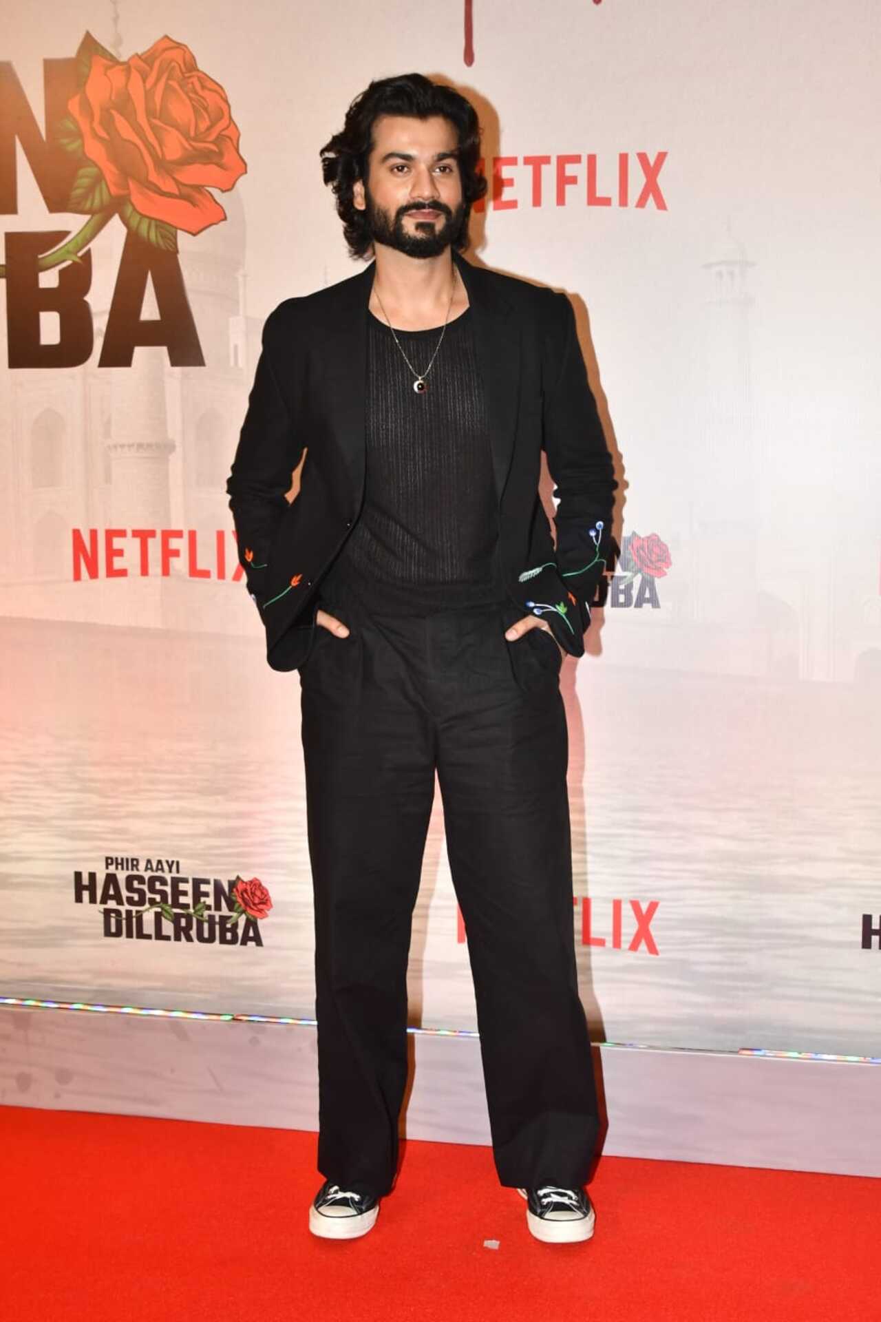 Sunny Kaushal aced his look in an all-black outfit as he posed at the red carpet of the screening