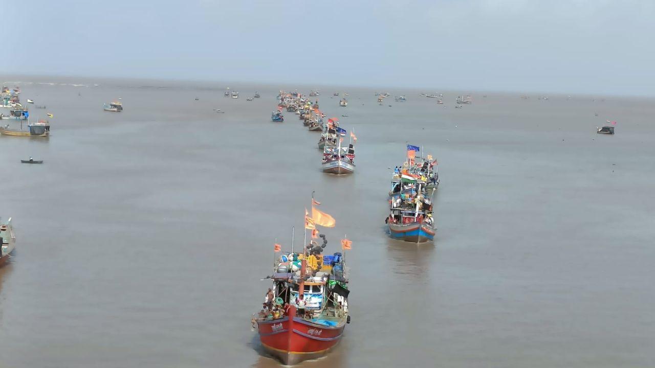Prime Minister Narendra Modi, who was in Mumbai, laid the foundation stone for Vadhvan Port on August 30 evening.