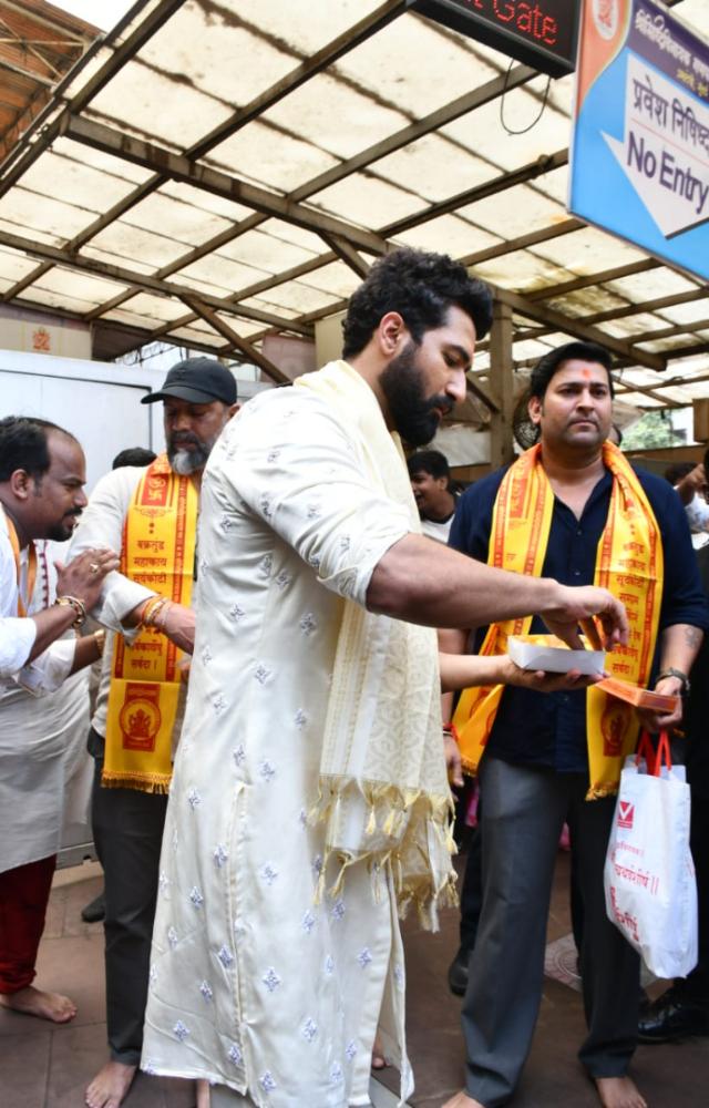 He was seen distributing sweets after seeking blessings of the Lord