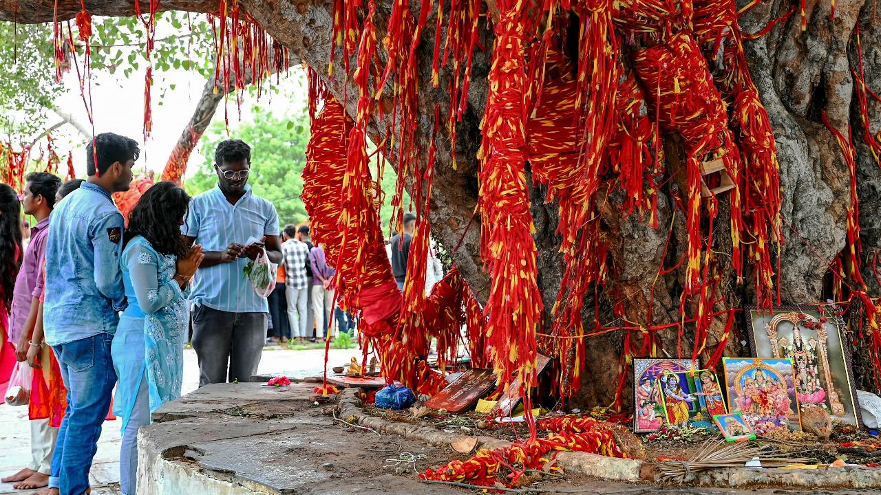 India is also home to other ‘visa temples’ like Sri Lakshmi Visa Ganapathi Temple in Chennai and Chamatkarik Shree Hanumanji Mandir-Visa Hanuman, Ahmedabad.
 