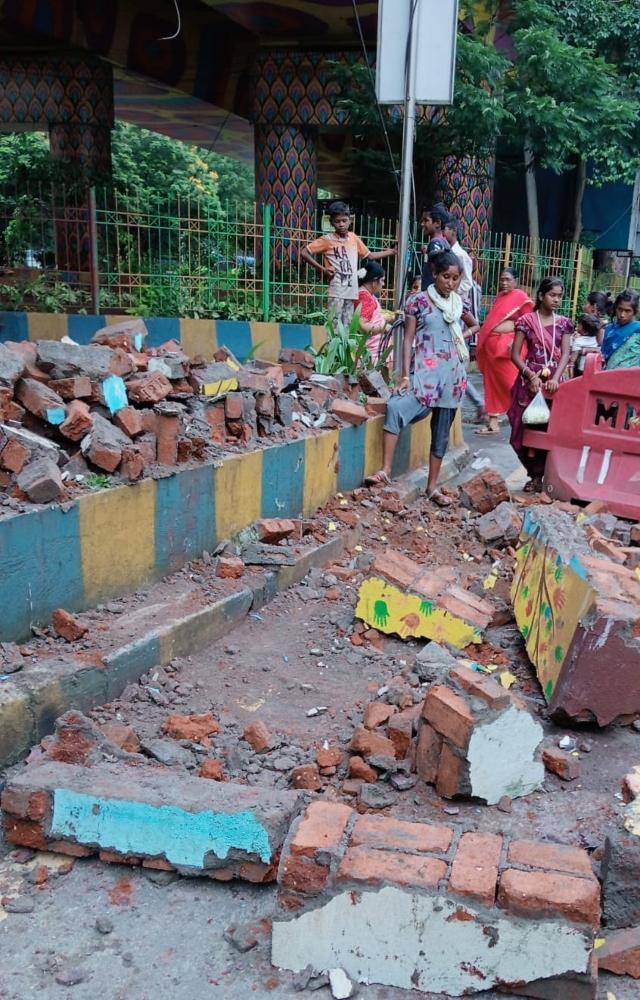 Man injured as wall collapses in Thane
