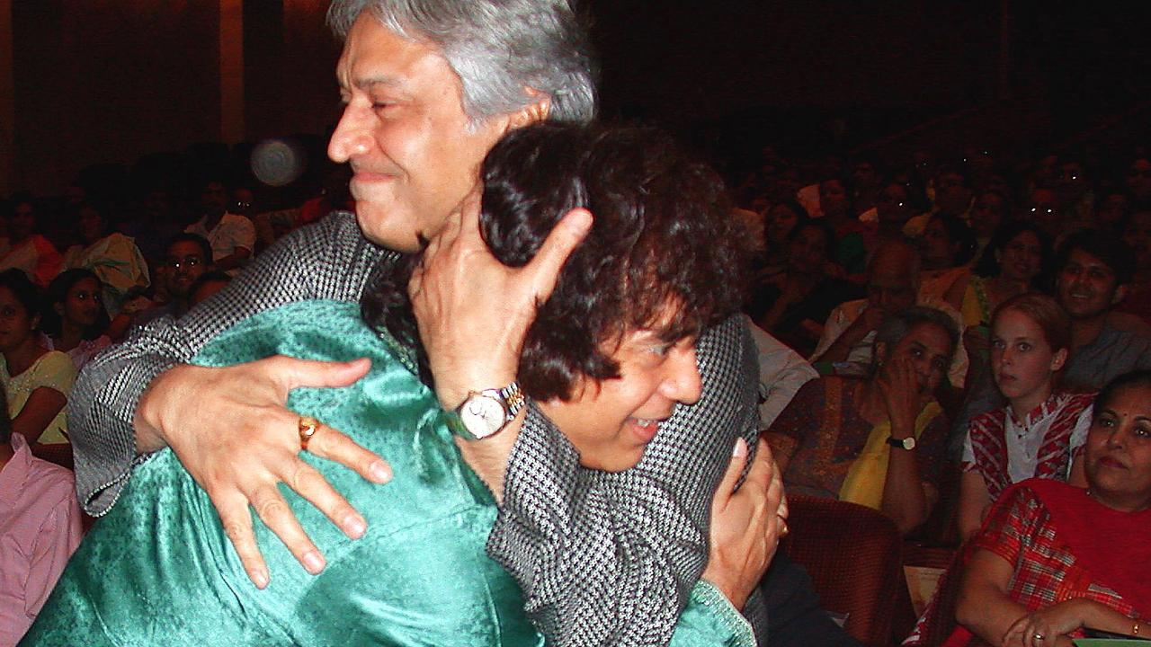 Ustad Amjad Ali Khan and Zakir Hussain at Nehru Centre during Haafiz Ali Khan awards