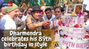 Dharmendra cuts 7-tier birthday cake; celebrates with sons Sunny and Bobby Deol