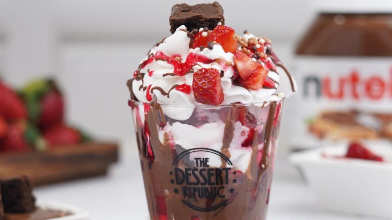 The Dessert Republic has curated a festive Strawberry Menu and a grand, photo-ready Christmas tree adorned with dessert-inspired ornaments. Indulge in seasonal delights like Mahabaleshwar Cream or Strawberry Exotica X Nutella. For chocoholics, the Chocolate Covered Strawberries and Choco Berry Cloud bring a mix of flavours and textures.
Where: The Dessert Republic, Multiple Outlets