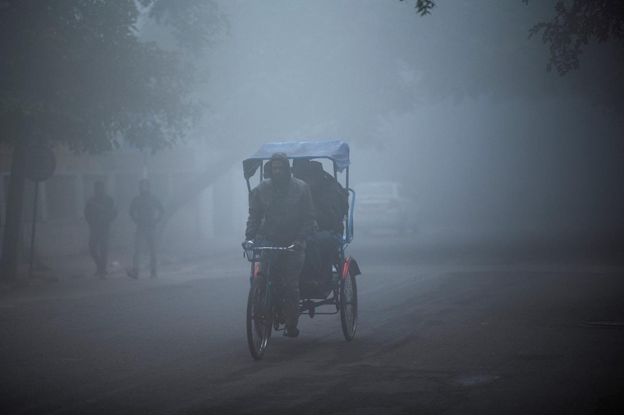 Delhi's Air Quality Index (AQI) stood at 333 in the 'very poor' category, according to the Central Pollution Control Board (CPCB)