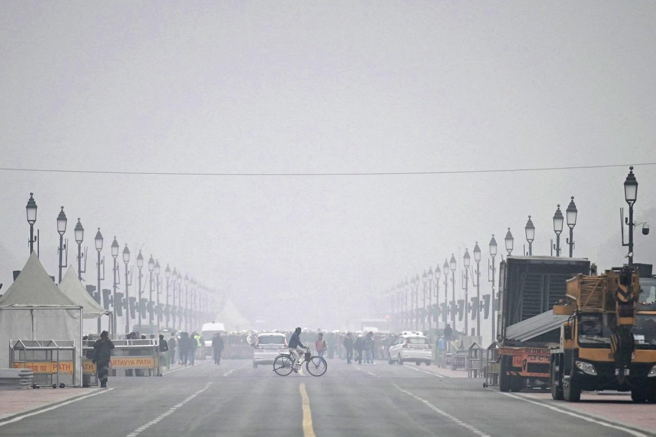 Safdurjung and Palam witnessed dense fog in the morning which brought down visibility to 100 metres, the IMD said