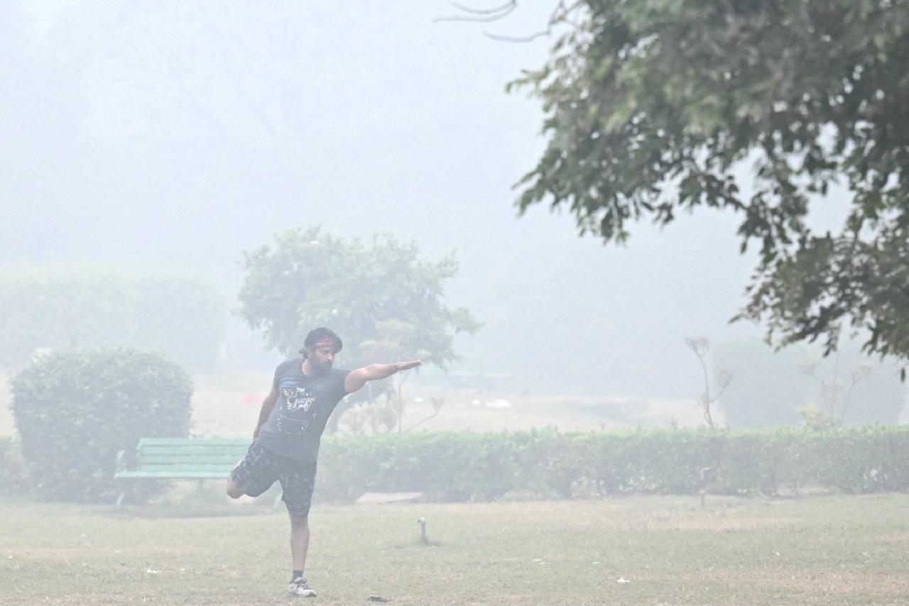 After three days of 'moderate' air quality, Delhi's air quality once again worsened to enter the 'poor' category