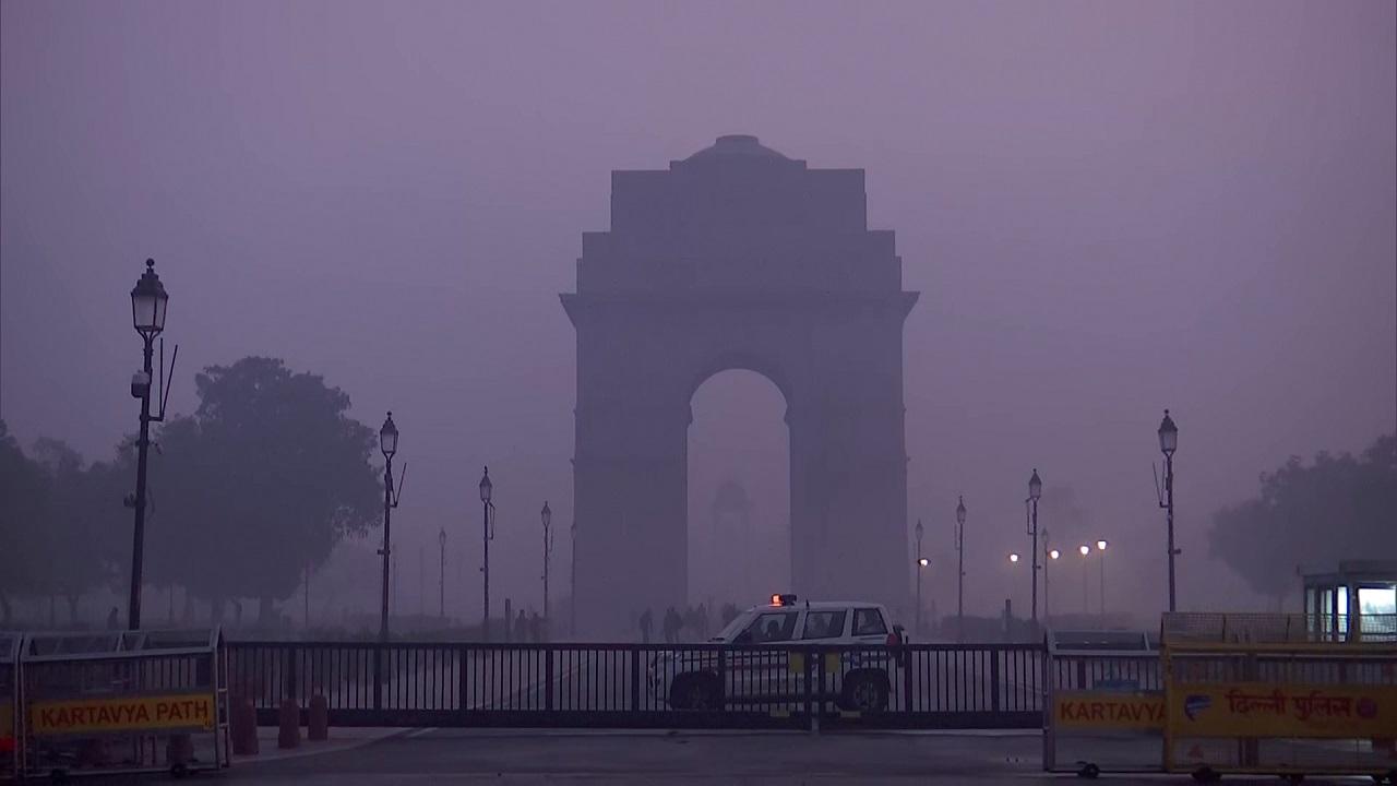 According to the Central Pollution Control Board (CPCB), the AQI was recorded at 372 at 8 am on Thursday