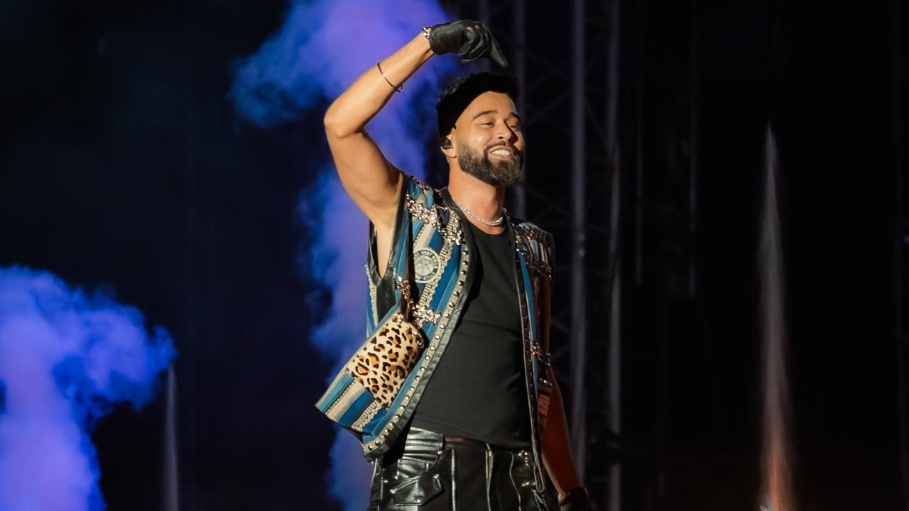 IN PHOTOS: AP Dhillon mesmerises Mumbaikars performing 'Brown Munde', 'With You'