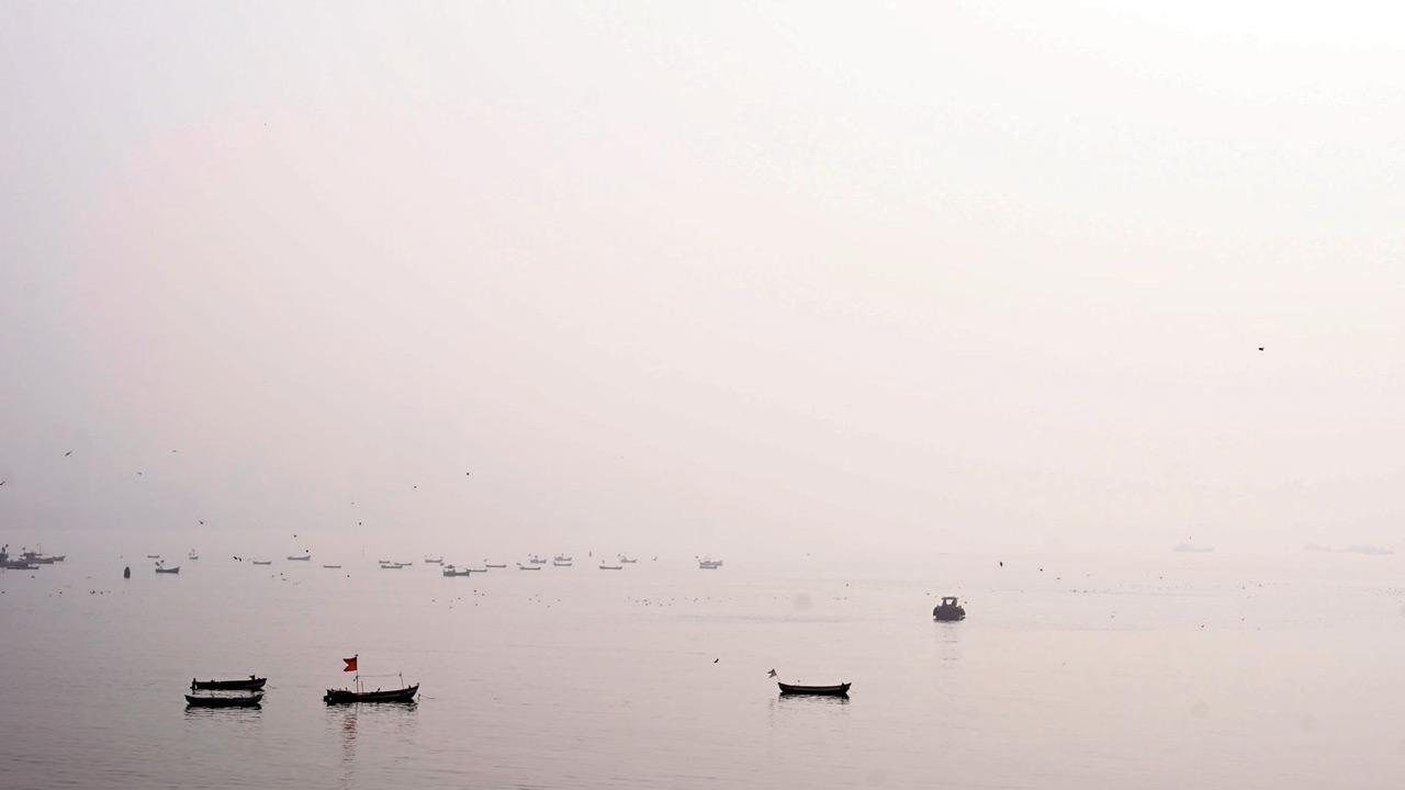 Worli Sea Link disappears in haze as AQI in Mumbai worsens