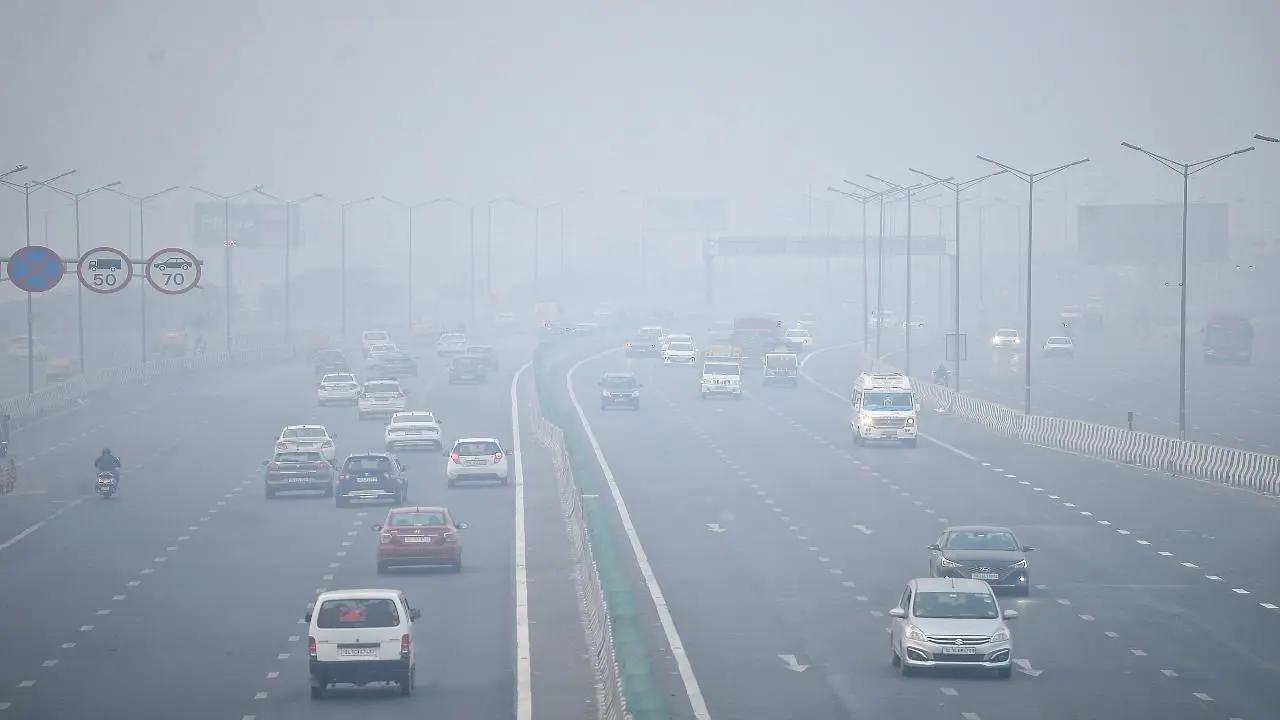 Delhi experiences light rain fog and AQI of 371 reducing visibility