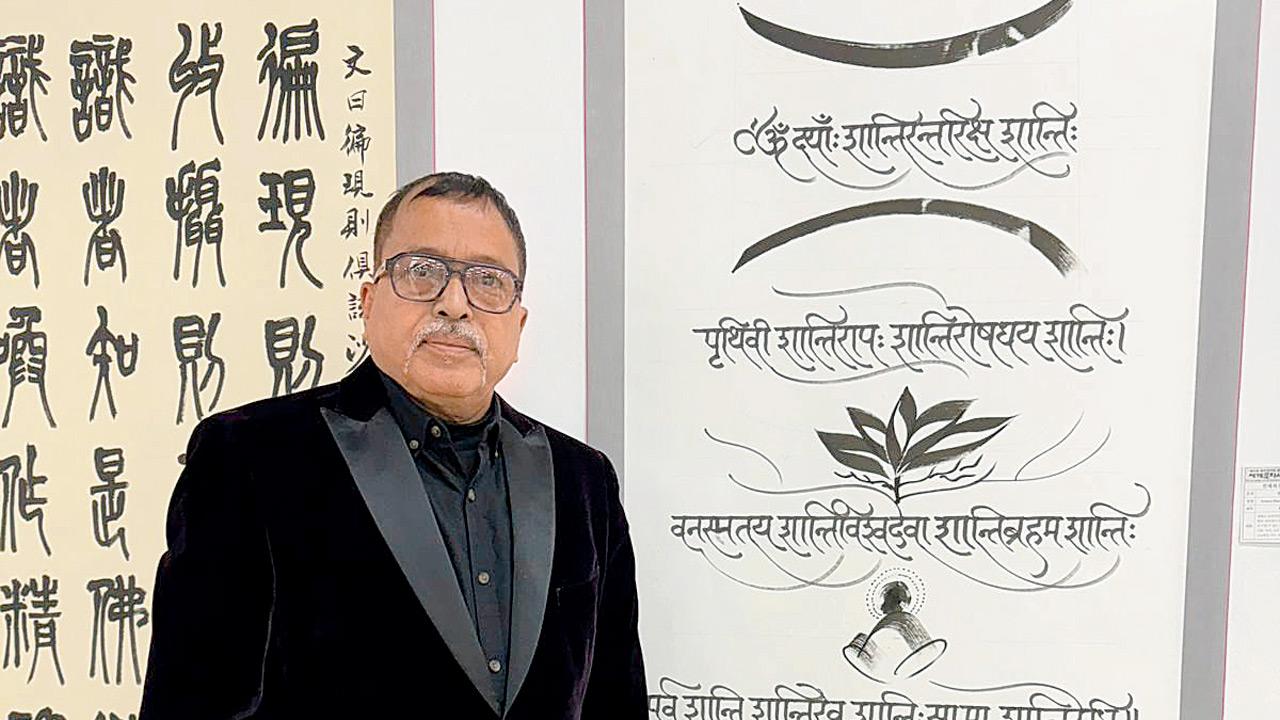 The artist with his calligraphy script at the exhibition in South Korea 