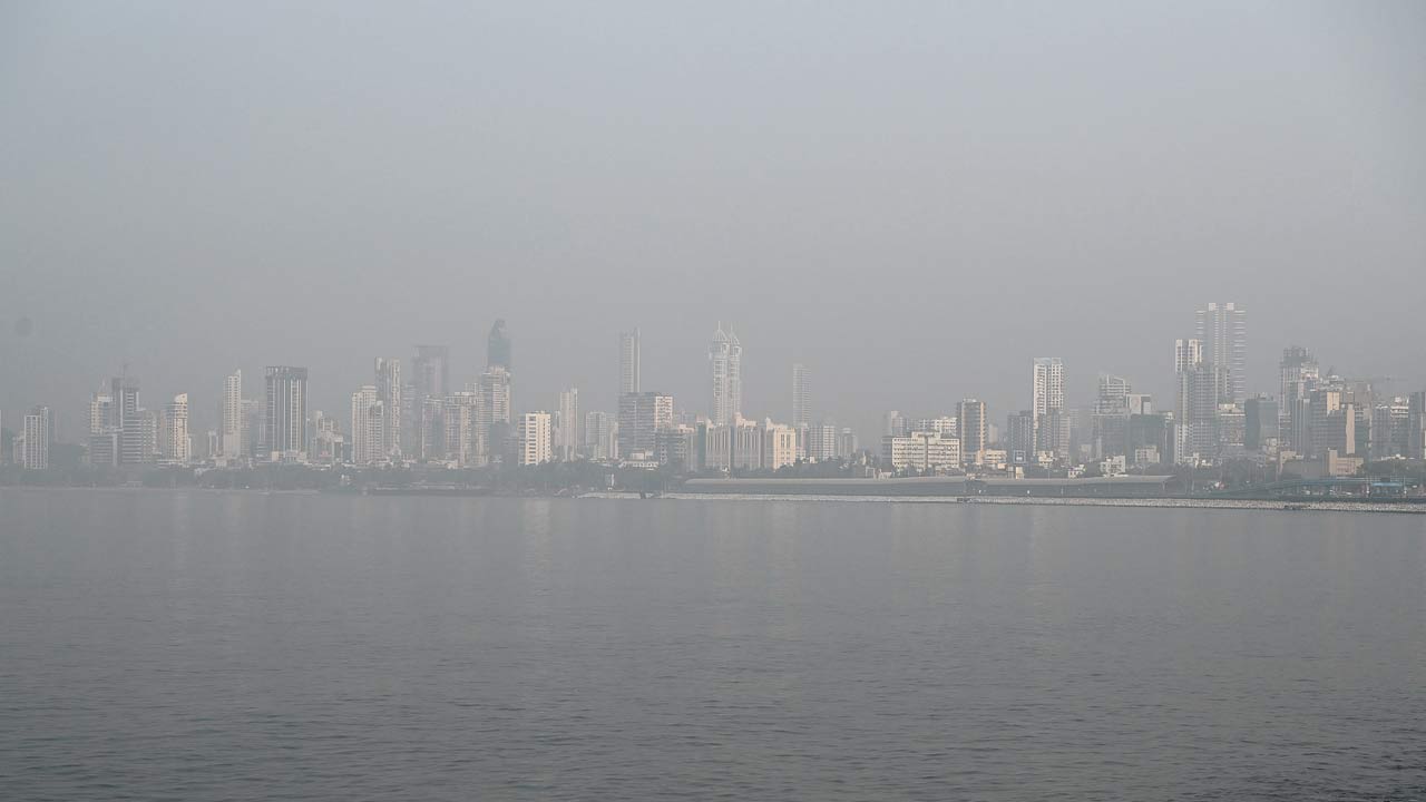 The south Mumbai skyline shrouded in smog. Pic/Sayyed Sameer Abedi