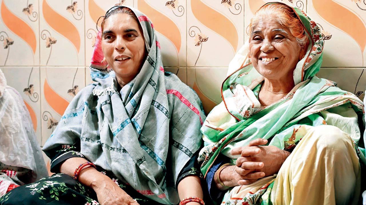 Hamida Banu and her daughter Yasmeen at their residence in Kurla on Wednesday. Pics/Sayyed Sameer Abedi