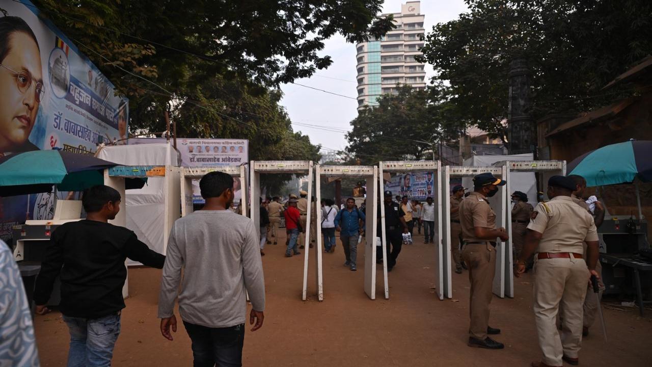 Meanwhile, Mumbai Police have stated that a large number of Dr. Ambedkar's followers will be visiting Chaityabhoomi until Saturday, which will affect vehicular traffic on the adjoining roads