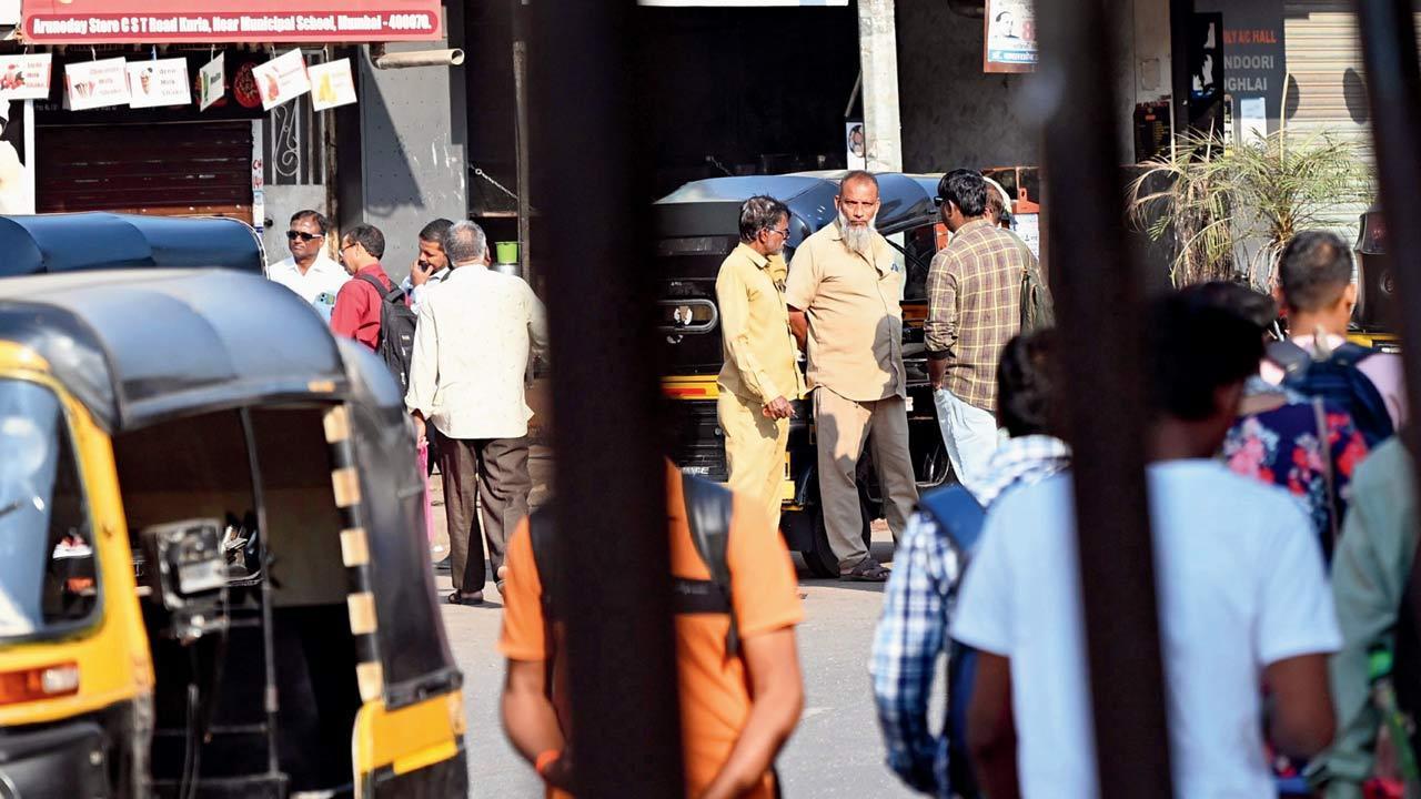 Kurla BEST bus crash: Autorickshaw drivers charged hefty fare as bus services remained shut