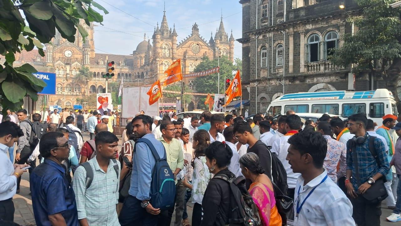 The Mumbai traffic police have issued vehicular restrictions to Mumbaikars for Thursday