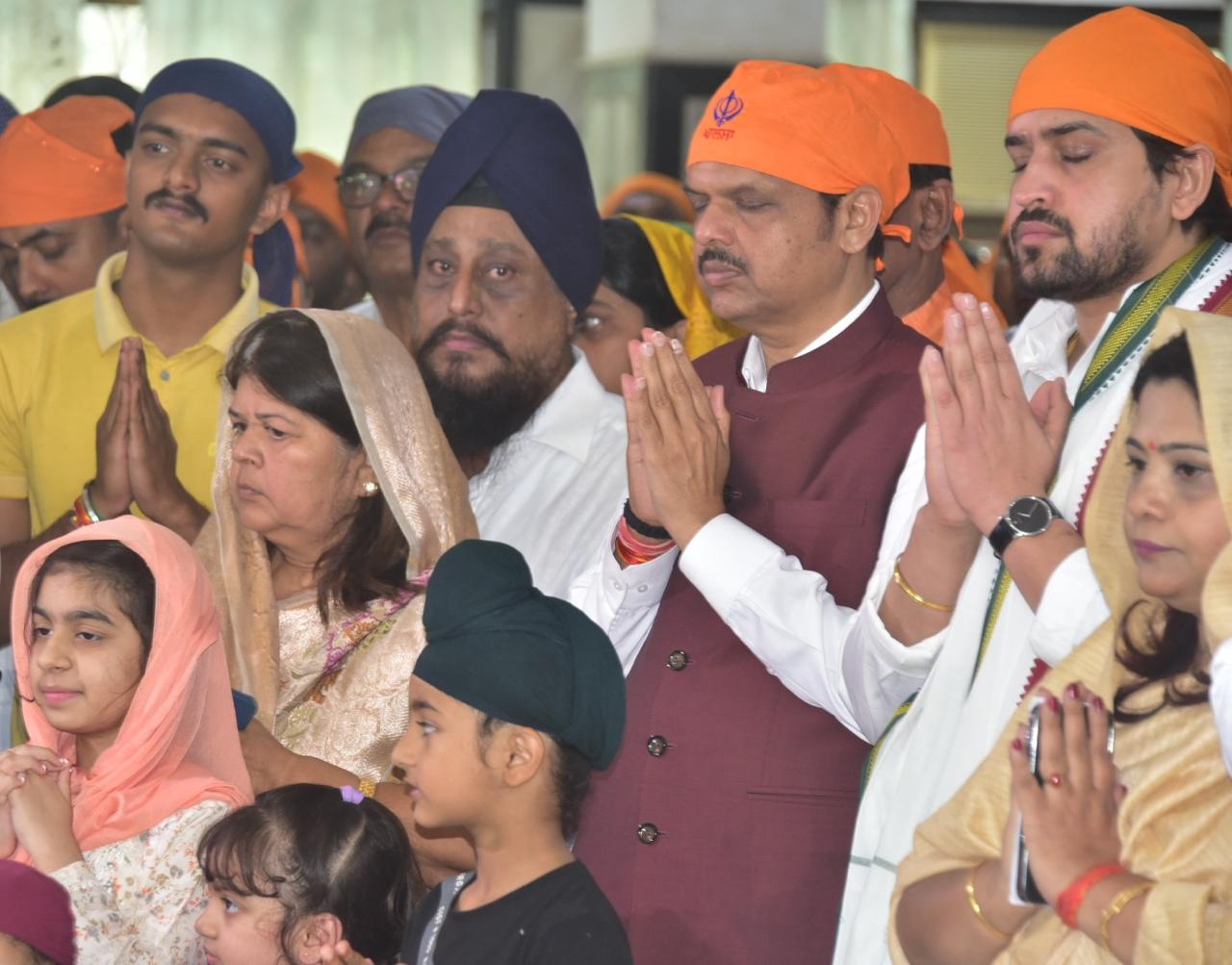 The younger sons of Guru Gobind Singh Ji, Sahibzada Zorawar Singh and Sahibzada Fateh Singh, displayed extraordinary courage. After being captured, the two young boys, aged just 9 and 6, were taken to the palace of Wazir Khan, the Mughal governor of Sirhind. Despite their tender age, they refused to renounce their faith or bow to the demands of the Mughal authorities.