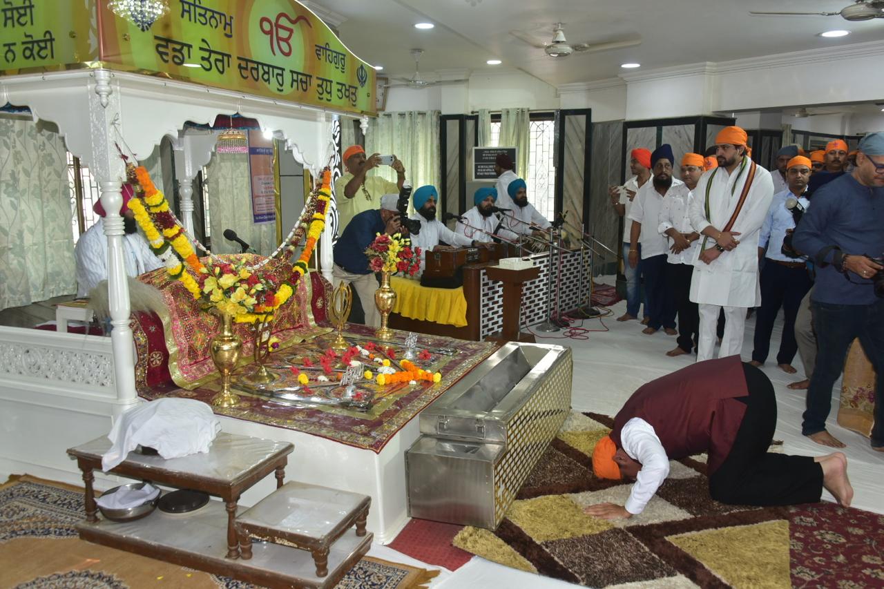Wazir Khan, enraged by their resilience, ordered them to be executed.
