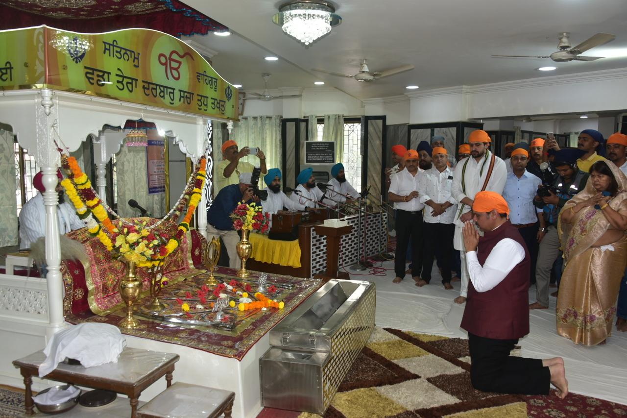 Guru Gobind Singh advocated for Dharamyudh (a righteous war), which was to be fought only as a last resort, driven not by revenge, greed, or destructive motives. For the Guru, one must be ready to die in order to stop tyranny, end persecution, and defend religious values.