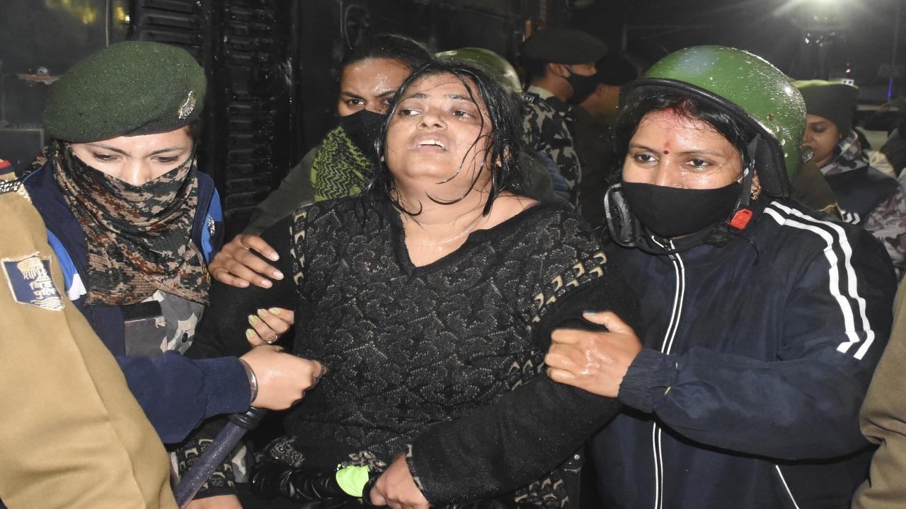 The district police has registered an FIR against 21 known persons, including Prashant Kishore, his party president Manoj Bharti, city-based tutor Ramanshu Mishra and 600-700 unknown persons for organising a gathering of students at Gandhi Maidan even after denial of permission by the authorities