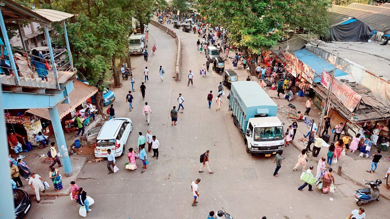 Borivli hawker menace: Will resume services soon on Borivli road cleared of hawkers, says BEST undertaking
