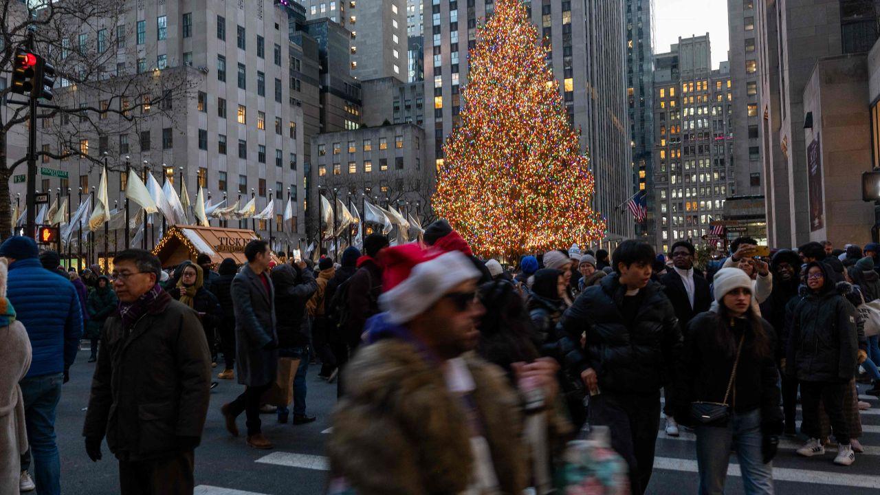 Midtown Manhattan is one of US's most popular destinations for shopping and entertainment during the holiday season